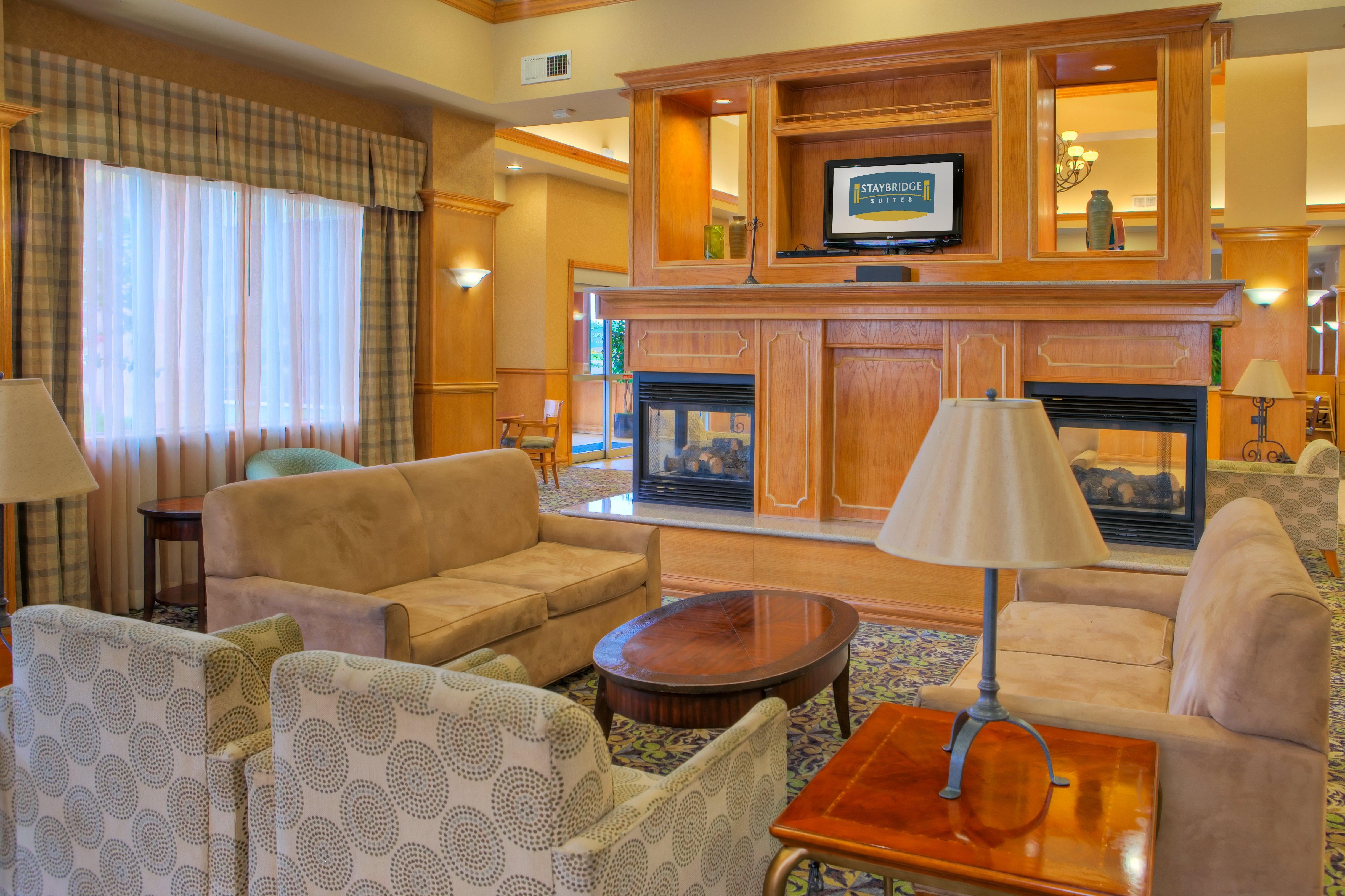 Staybridge Suites Laredo By Ihg Экстерьер фото
